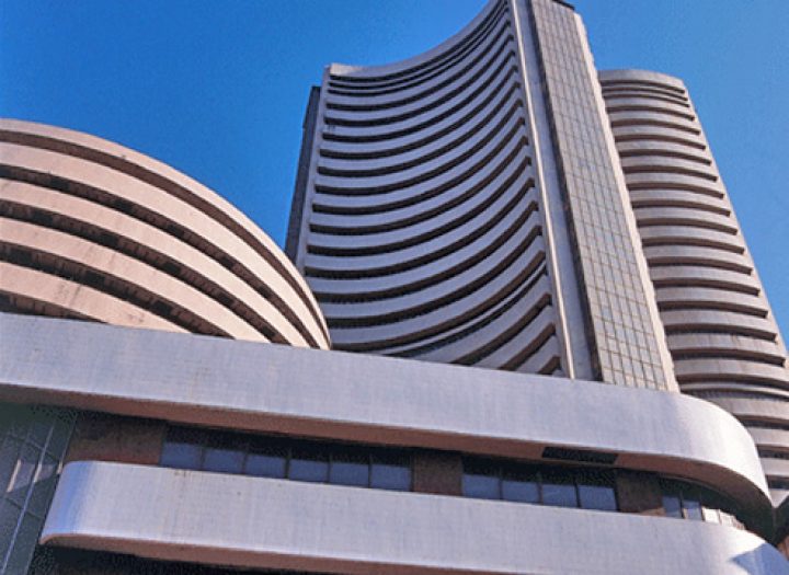 Sensex volatile, Midcap outperforms; Reliance, TCS rally