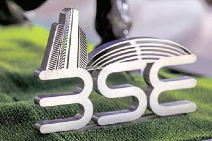 Market Live: Sensex, Nifty trade flat, Bajaj Auto, Reliance, Asian Paints top gainers