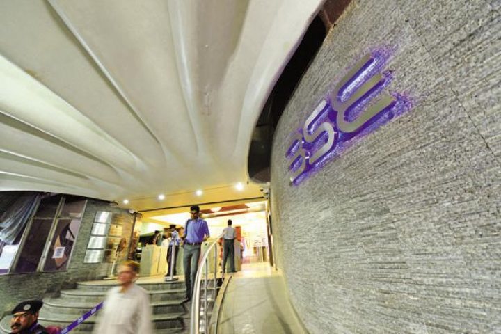 Market Live: Sensex, Nifty extend losses, JP Group stocks fall up to 7%