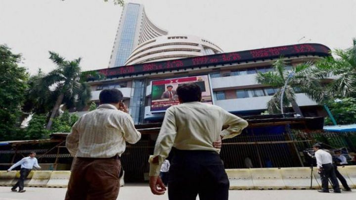 Closing bell: Sensex, Nifty close flat, metal, realty stocks gain