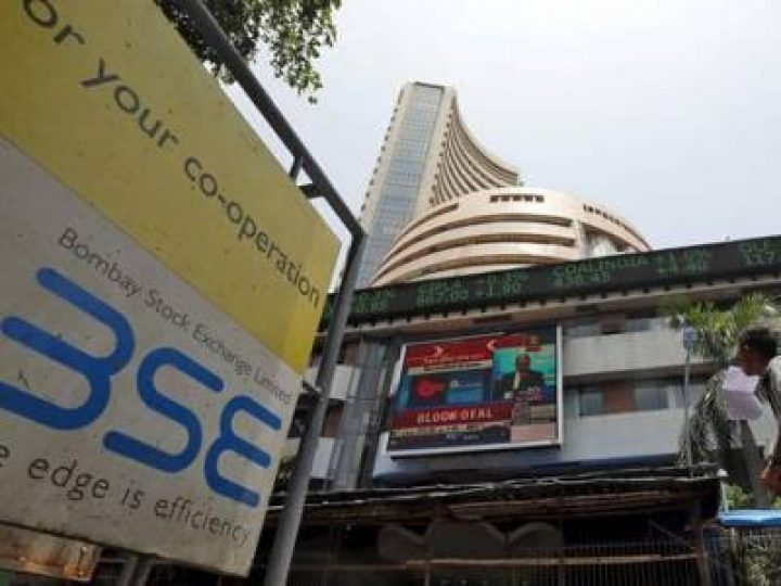 Sensex breaches 30,000-mark, Nifty at new high of 9,264