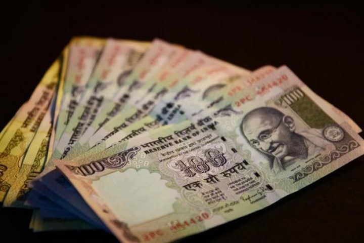 10-year bond yield hits over 14-week high, rupee strengthens slightly against US dollar