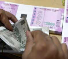 Rupee pares losses after government statement on RBI autonomy