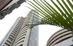 Sensex dips 100 pts, Nifty breaks 7850; BHEL, Bajaj Auto up