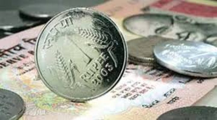 Rupee closes weaker for third straight session against US dollar