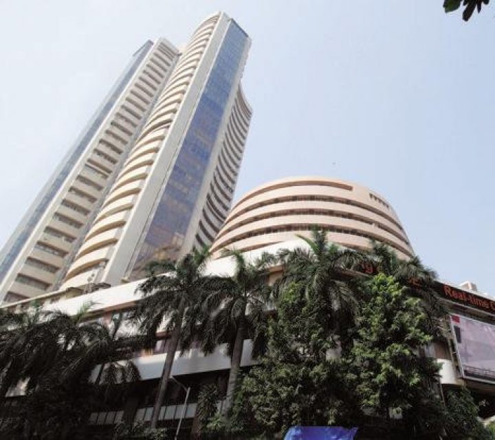 Market Live: Sensex opens below 33K, Nifty mildly lower; Sun Pharma, Vedanta dip   2%