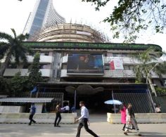 Sensex continues to trade over 300 pts lower, Nifty tests 11,400; midcaps down