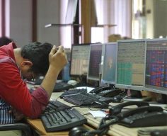 Sensex continues to be flat with a negative bias, Nifty holds 10,600; Yes Bank up 2%