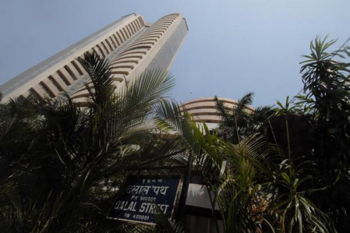 Market Live: Sensex falls over 300 points, Nifty near 9,750, bank, pharma stocks fall
